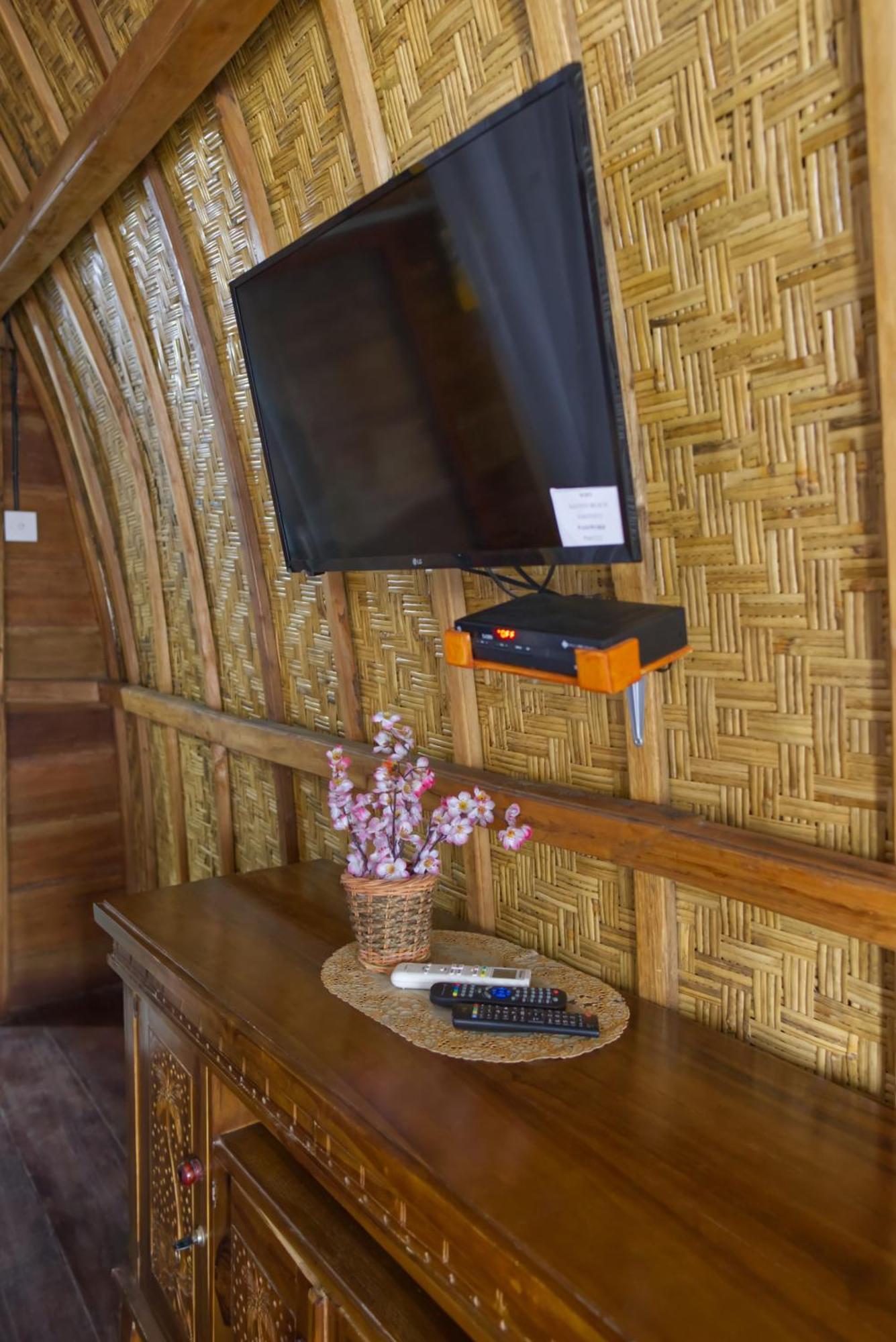 Santen Beach Bungalows Ped Exterior photo